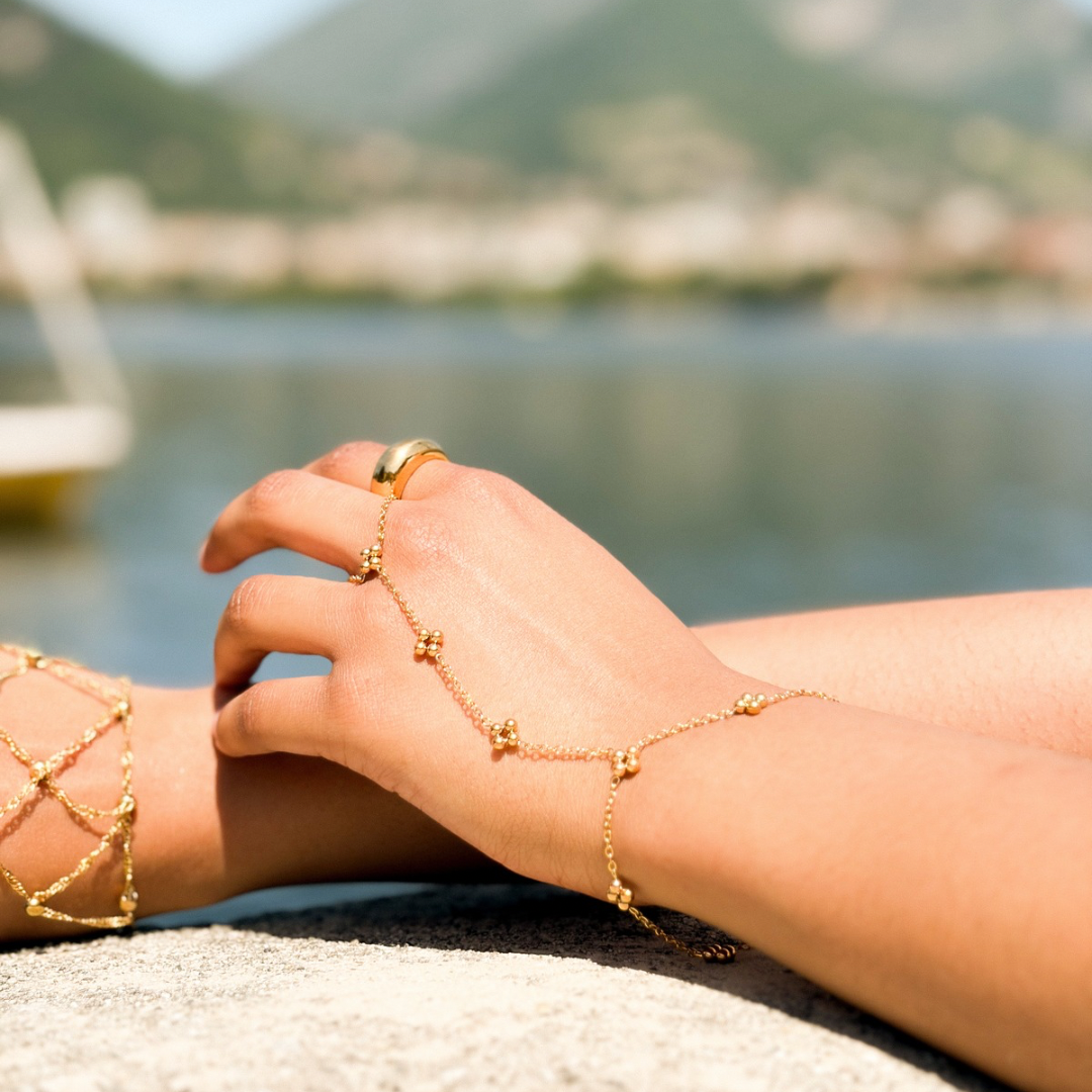 Yasmin hand chain