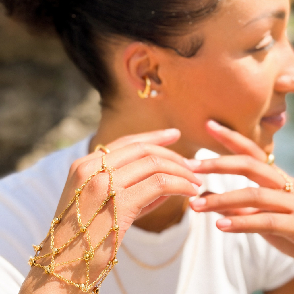Hand chain Kaffiyeh