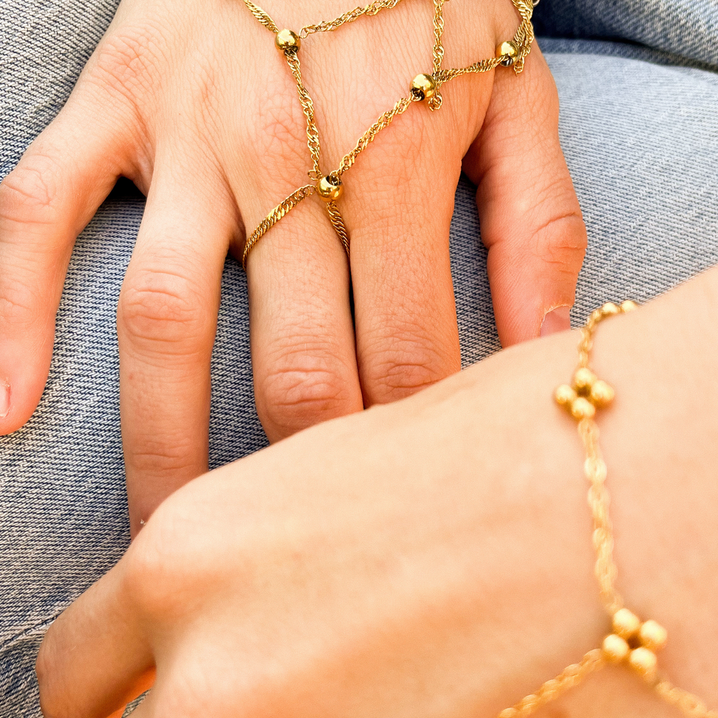 Hand chain Kaffiyeh