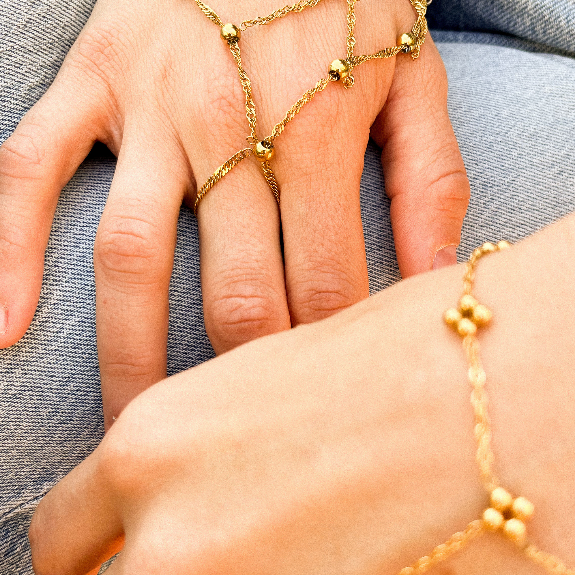Hand chain Kaffiyeh