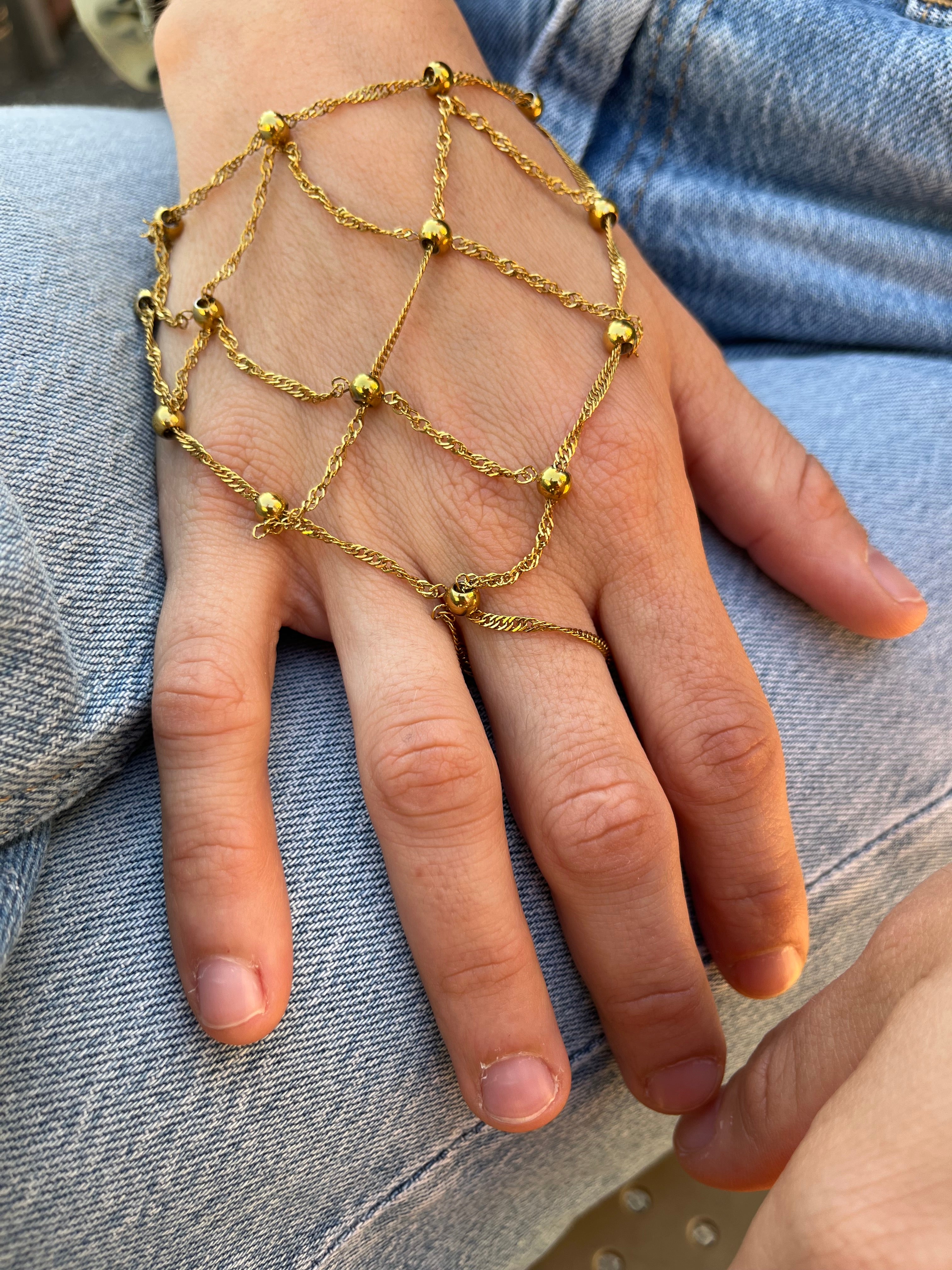 Hand chain Kaffiyeh